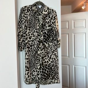 DVF size 2 100% silk shirt dress animal print mint condition